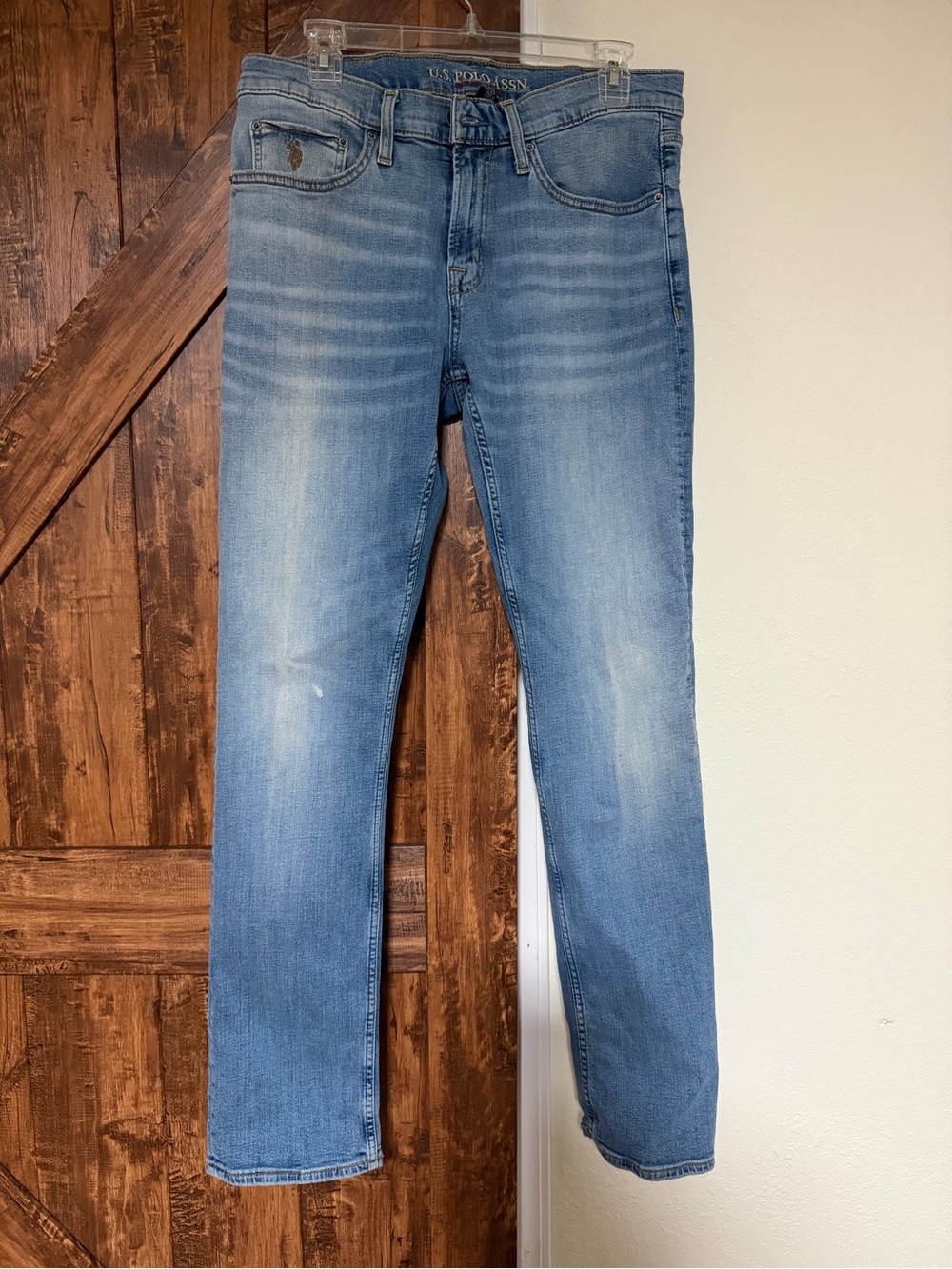 U.S. Polo Assn. Men Light Wash Straight Jeans Whiskering 32x32